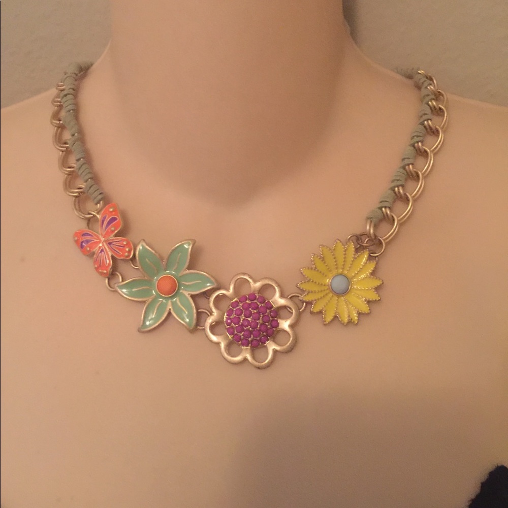 Lia Sophia 🌺🌸 metal enamel flower necklace 🌺🌸